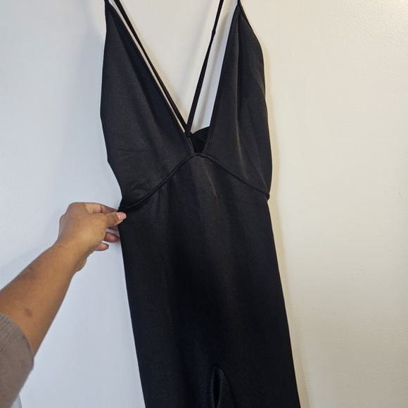 Plunge Jumpsuit - Picture 4 of 4